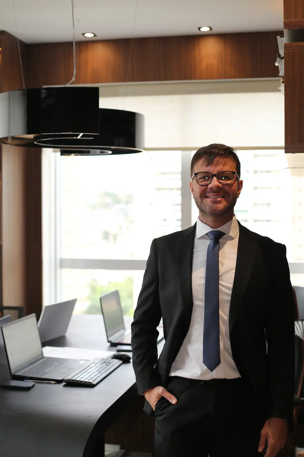 Dr. Gabriel Godoi no escritório