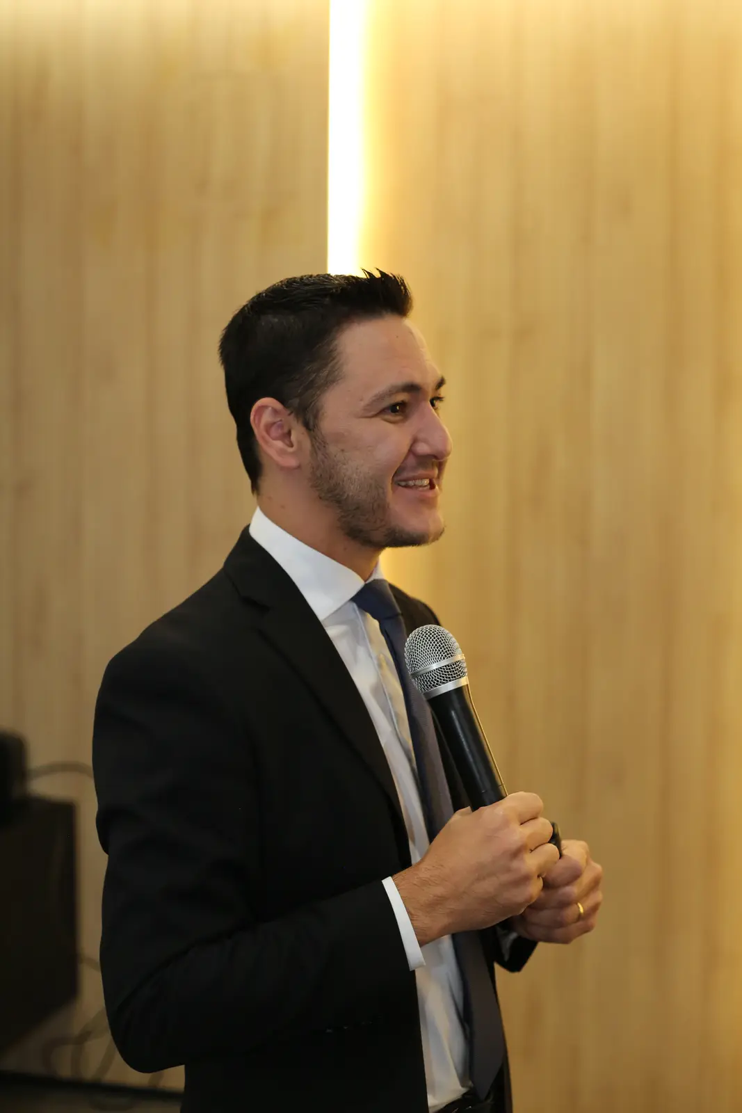 Dr. Pedro Gueiros ao microfone