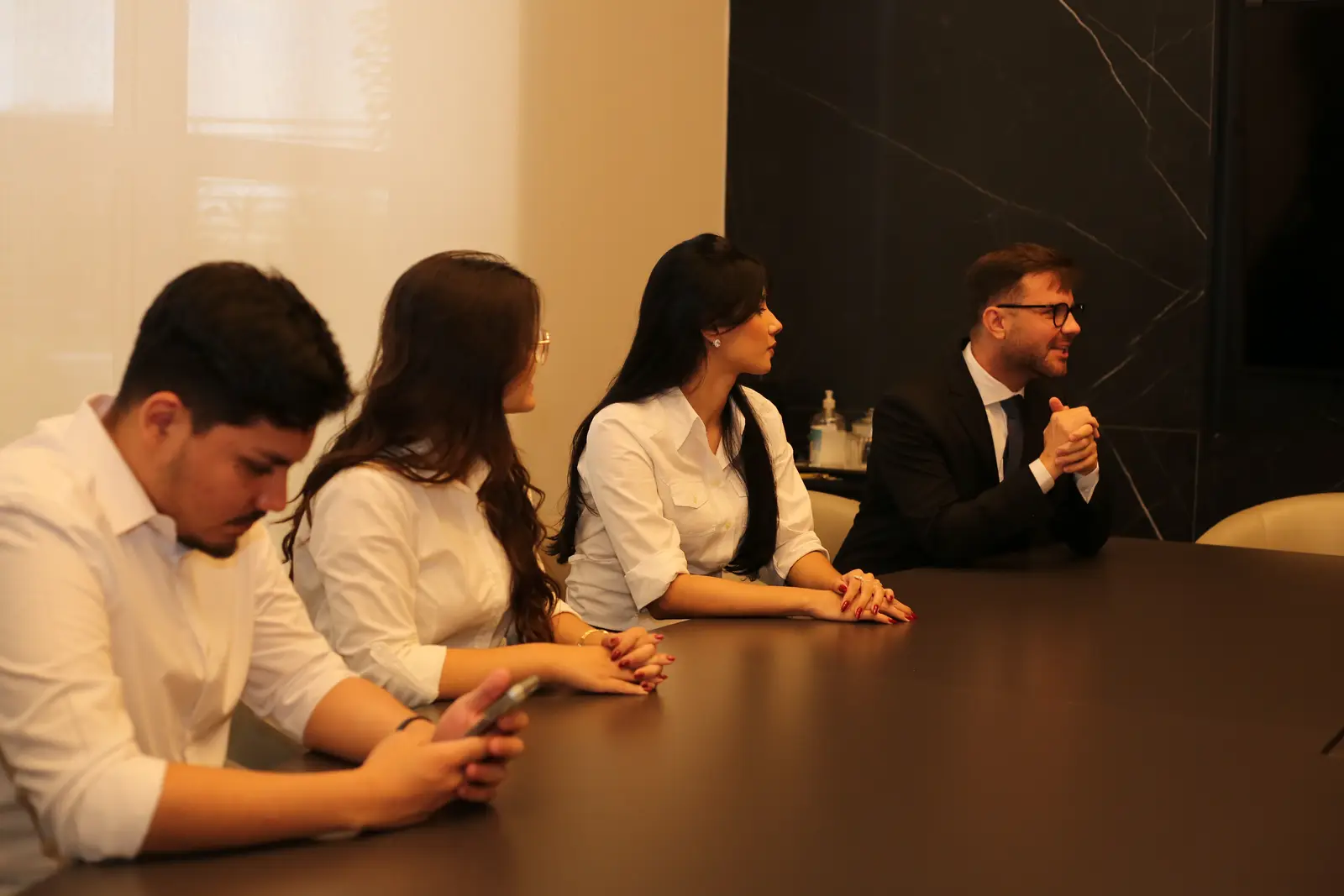 Equipe do escritório reunida
